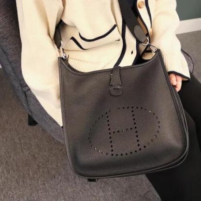 入手困難☆完売必至HERMES エルメス Evelyne III 29 エブリンPM